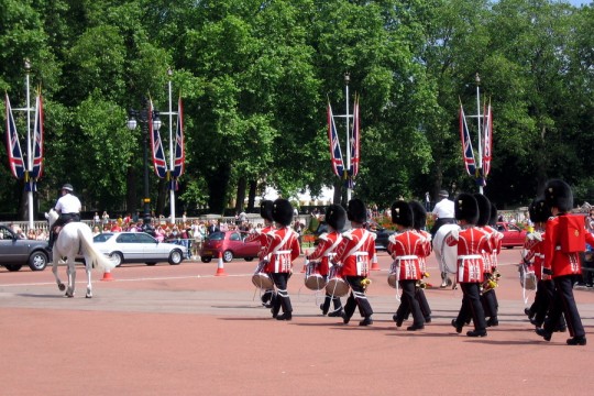 changing-guards